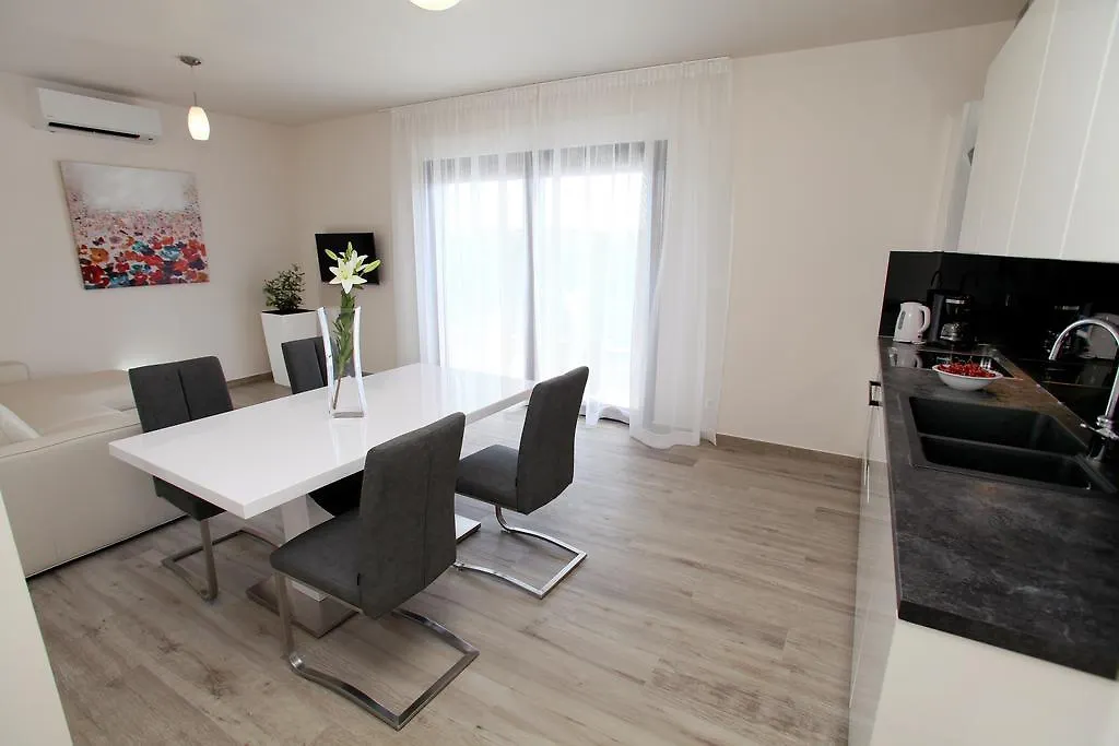 Apartments Villa Aquamarie Trogir 0*,