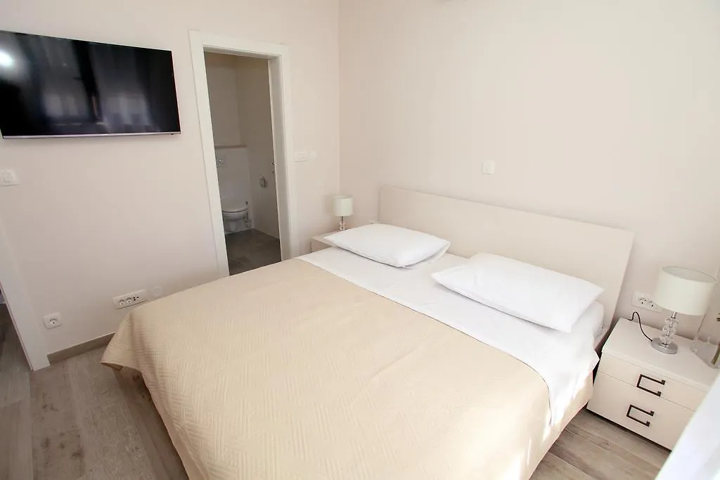 Apartments Villa Aquamarie Trogir 0*,  Kroatien